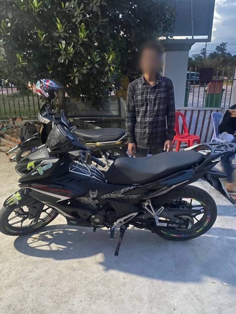 នគរបាលខណ្ឌកំបូល ធ្វើការអនុវត្តច្បាប់និងឃាត់ម៉ូតូដែលបានប្រើប្រាស់សុីម៉ាំងបំពង់សំឡេងខុសលក្ខណបច្ចេកទេស