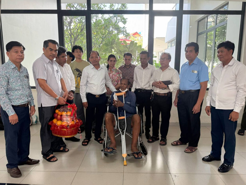 ក្រោមស្មារតីសាមគ្គីភាព និងការយកចិត្តទុកដាក់ខ្ពស់ចំពោះក្រុមការងារ ឯកឧត្តម ភឺន ផល្លា អញ្ជើញដឹកនាំក្រុមការងារ ចុះសួរសុខទុក្ខ ឯកឧត្តម កែវ ថៃ កំពុងសម្រាកព្យាបាលជំងឺនៅមន្ទីរពេទ្យមិត្តភាពខ្មែរ-សូវៀត (រុស្ស៊ី)